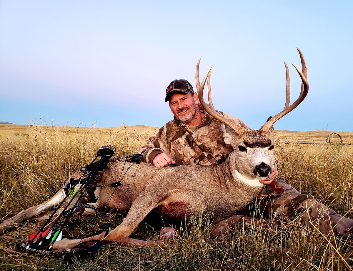 Montana Guided Elk Hunts & Deer Hunting & Montana Mule Deer Hunting Guides